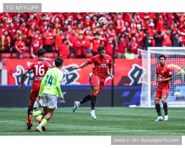 上海海港在训练中尝试新阵型，提升中路压迫效果